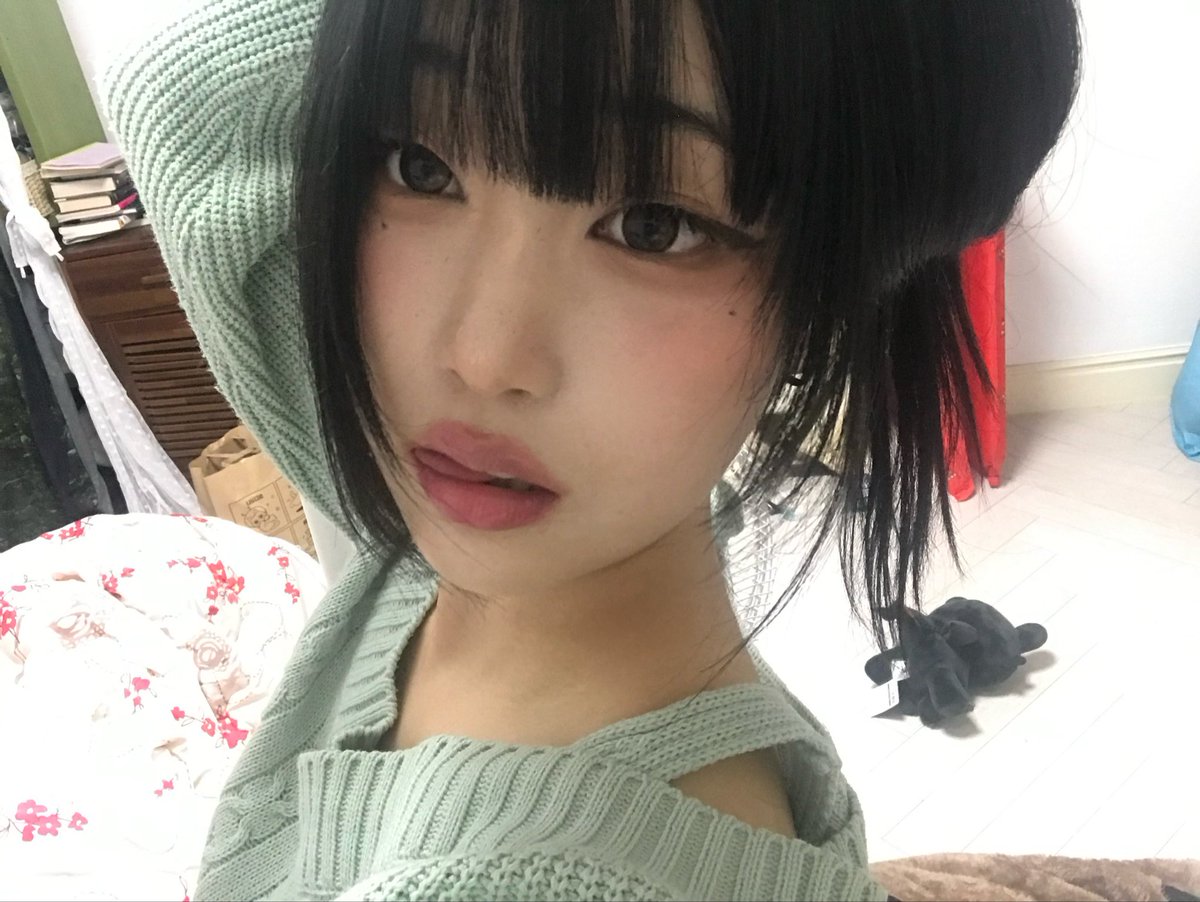 실제로 보면 밤티 입술색인데 사진은 잘 나오네요