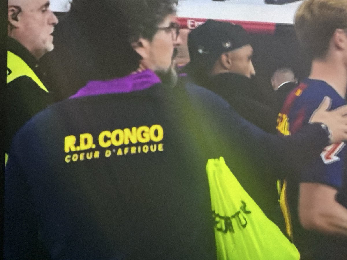 FidelesNgabo's tweet photo. Classico @realmadrid 🆚 @FCBarcelona le cœur de l’Afrique, la #RDCongo, brille sur  le banc du Barça 
🇨🇩 désormais visible sur le banc catalan https://t.co/fGr4UWDGft