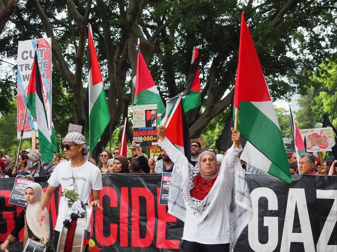 Gazze'ye destek vermek amacıyla Sidney'de dev bir gösteri düzenleyen Avusturyalı yüreği ve bedeni ile  insan olan kardeşlerimizi selamlıyorum
"Küresel İntifada" için Müslümanlar neredeler ?
Sorusu ile birlikte.
#gazze #filistin #sidney #avustralya #küreselintifada