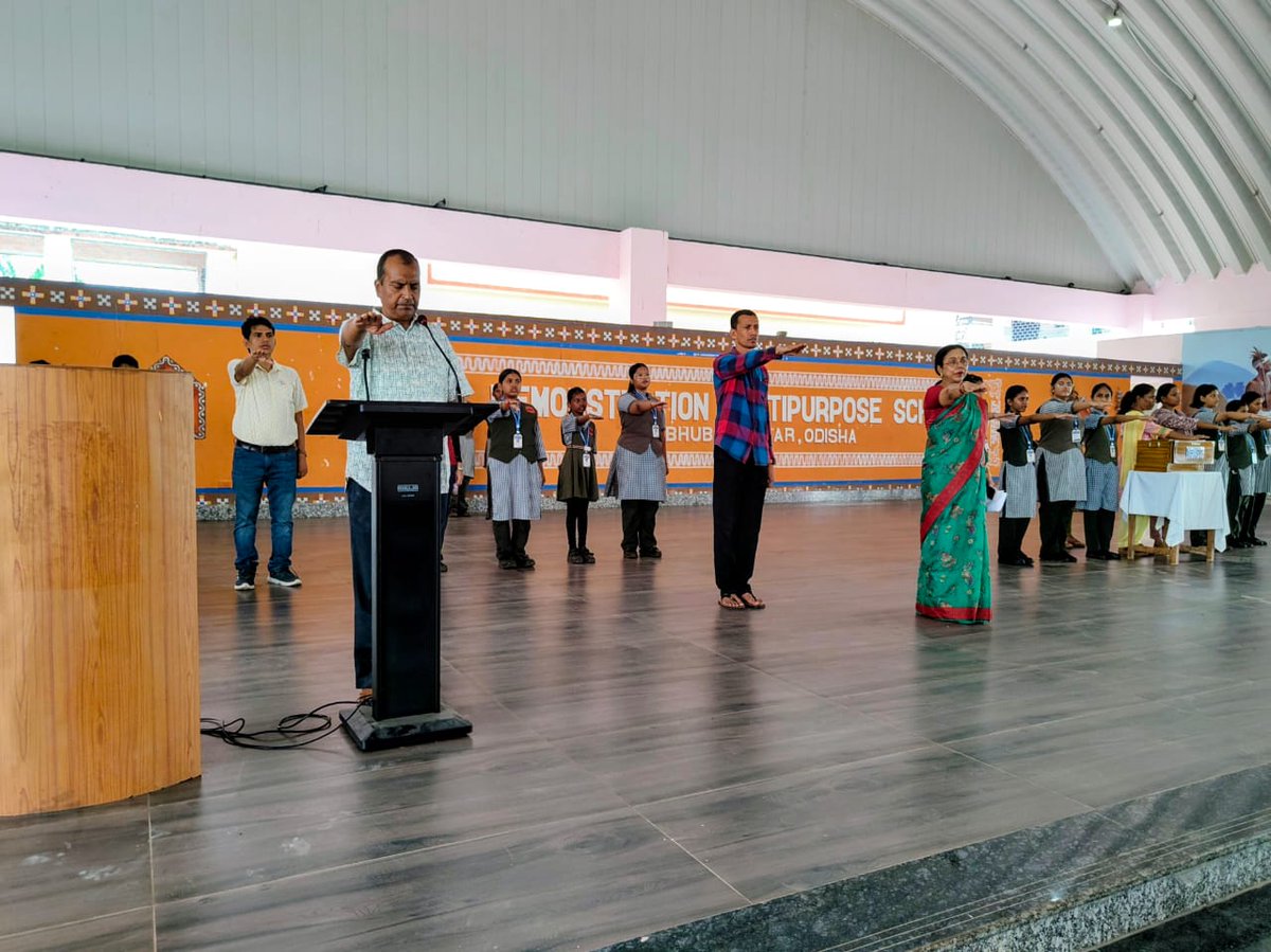 PMShriDMS64BBSR's tweet image. Students and staff took a pledge on Vigilance Awareness Week  to uphold integrity, transparency, and honesty in all actions,promoting a corruption-free society.
#PMShriDMSBBSR #NCERT #CIETNCERT #RIEBhubaneswar #Vigilancepledge #Vigilanceawareness #Vigilanceweek #Vigilant