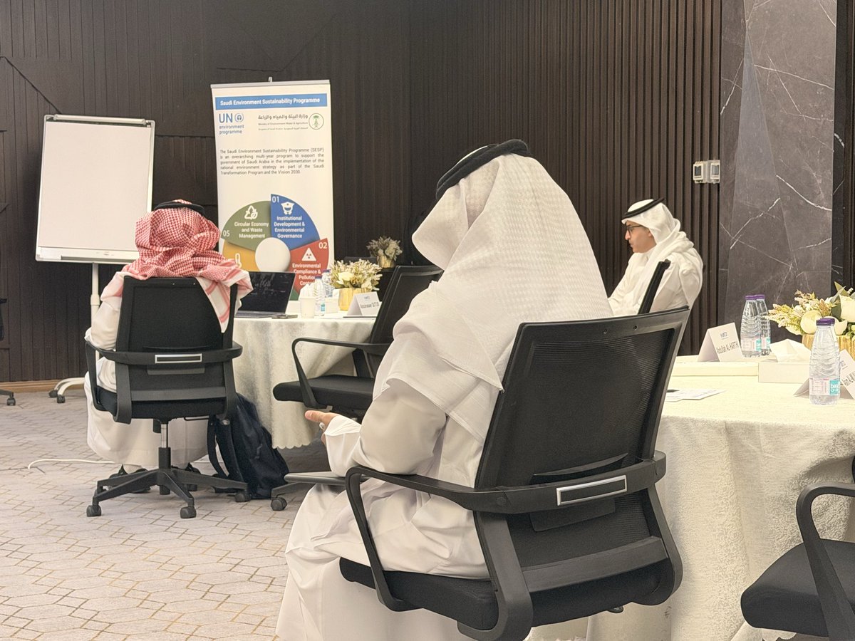 Dr. Osama bin Ibrahim Faqeeha, Deputy Minister for Environment, inaugurated the workshop on negotiation skills and techniques, organized in cooperation with the United Nations Institute for Training and Research (UNITAR) and the United Nations Environment Programme (UNEP).