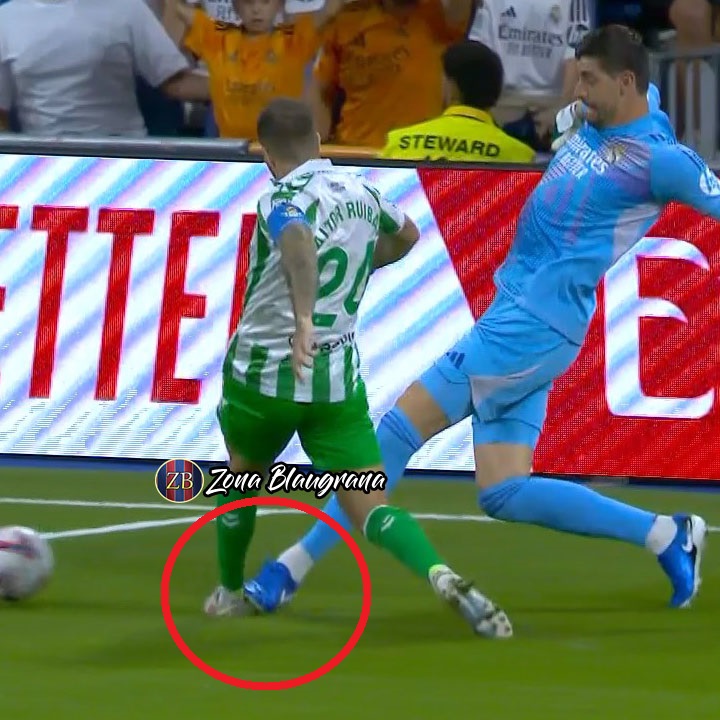 luismpedros's tweet photo. @roig_RM Tapate un poco antes de meter algo del Real Betis en vuestas peleas, sois los 2 los mas ladrones de España a años luz del siguiente.
Cada afición os puede sacar 3 imágenes por temporada de algún robo que habéis hecho a sus equipos. https://t.co/YHVU5YQqod