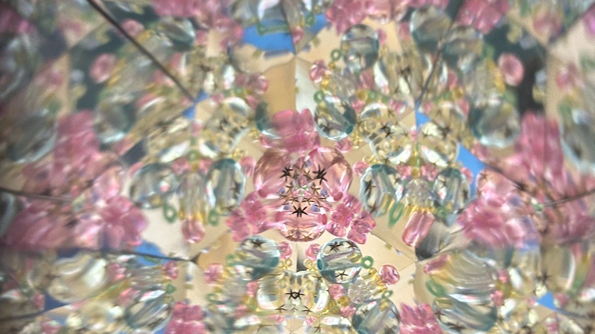 shubunkodomo's tweet photo. 修文こどもフェスティバル
造形ゼミ「つくってあそぼうコーナー」の紹介①
【キラキラひゃくいろめがね】手作り万華鏡を作ります。様々なビーズを使ってオリジナルの万華鏡作りができます！大人も子どもも夢中になれます！！
是非来てください！！！
#letsこどもフェスティバル #造形 #工作 https://t.co/1L4wEWDhgp