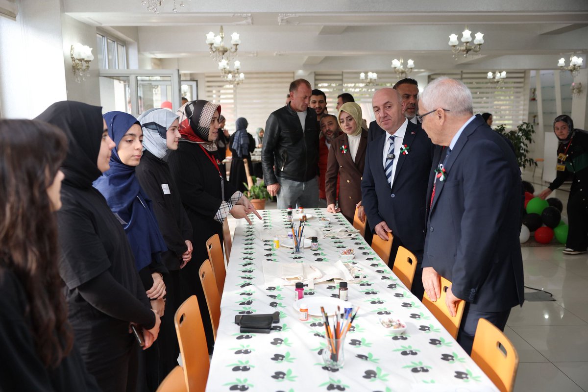 koksalsakar's tweet photo. 📍Piri Reis Mahallesi

Darıca Şehit Hasan Kaya Kız Anadolu İmam Hatip Lisesi'nin düzenlemiş olduğu Gazze için kermes programına;

Darıca Kaymakamımız Yaşar Dönmez, Belediye Başkanımız Muzaffer Bıyık ve ilçe yönetim kurulu üyelerimiz ile birlikte katıldık.

#akparti #erdoğan https://t.co/s2asD45y2H