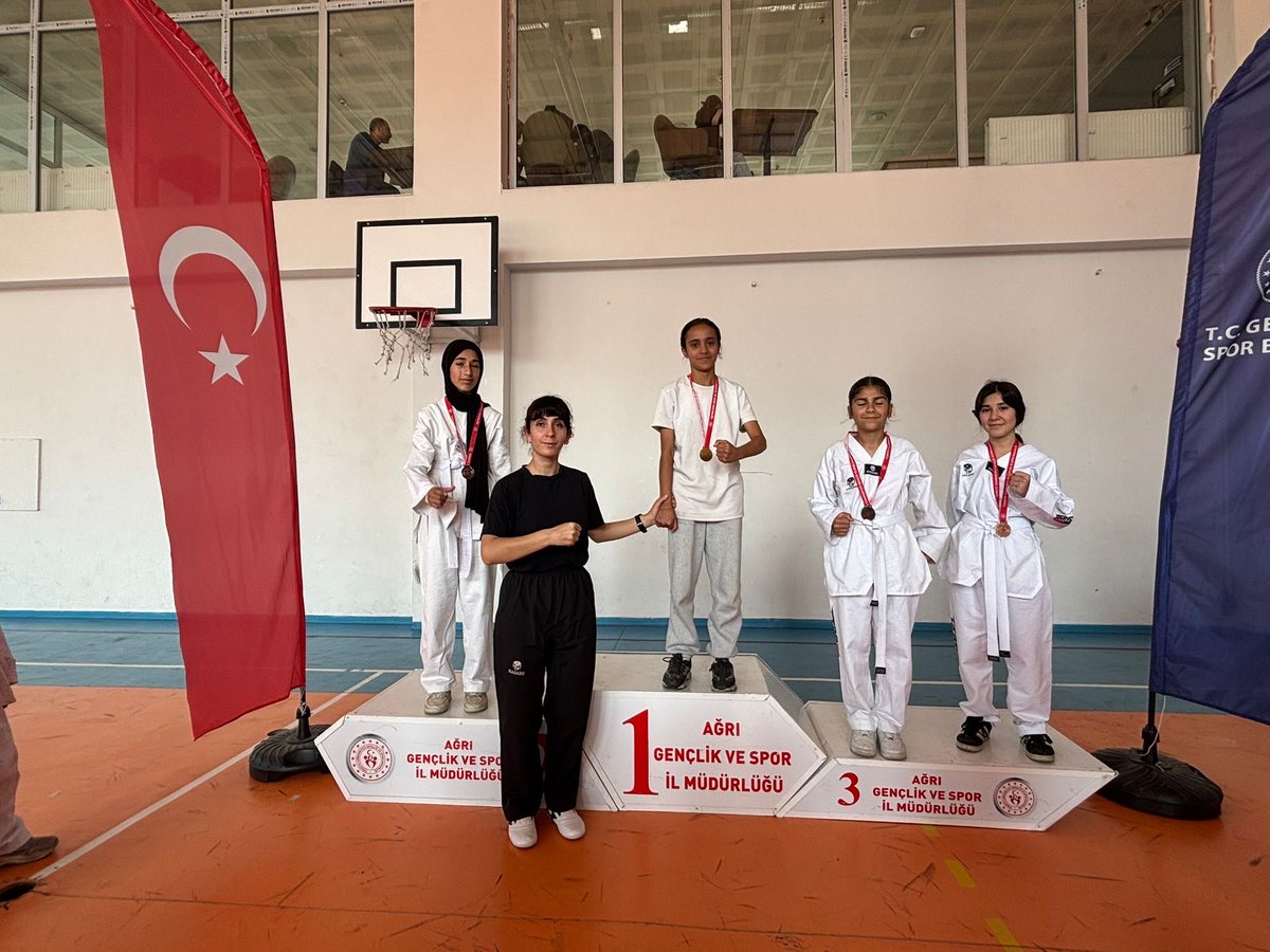 PatnosGM's tweet photo. 🥋📌 29 Ekim Cumhuriyet Bayramı Coşkusu 🤸🎉

📍Patnos Gençlik Merkezimizde Cumhuriyetimizin 102. yılı kutlamaları kapsamında Taekwondo Turnuvası gerçekleştirildi. 

📍Turnuvada dereceye giren tüm sporcularımızı tebrik ederiz. 👏

@oa_bak 
@gencliksporbak https://t.co/SZ2qmX0uEG