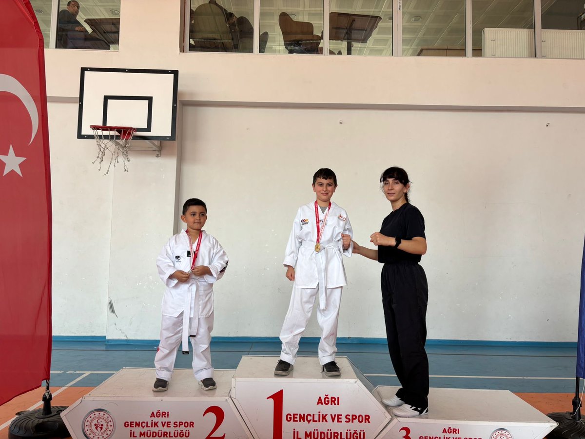 PatnosGM's tweet photo. 🥋📌 29 Ekim Cumhuriyet Bayramı Coşkusu 🤸🎉

📍Patnos Gençlik Merkezimizde Cumhuriyetimizin 102. yılı kutlamaları kapsamında Taekwondo Turnuvası gerçekleştirildi. 

📍Turnuvada dereceye giren tüm sporcularımızı tebrik ederiz. 👏

@oa_bak 
@gencliksporbak https://t.co/SZ2qmX0uEG