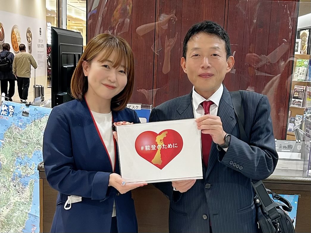 今日も1日お疲れ様でした☺️

午前中、衆議院議員の近藤和也さんがお立ち寄りくださいました。
金沢駅をご利用の際には、いつもお顔を見せてくださる近藤さん。ありがとうございます‼️
何回目かにして初撮影📸