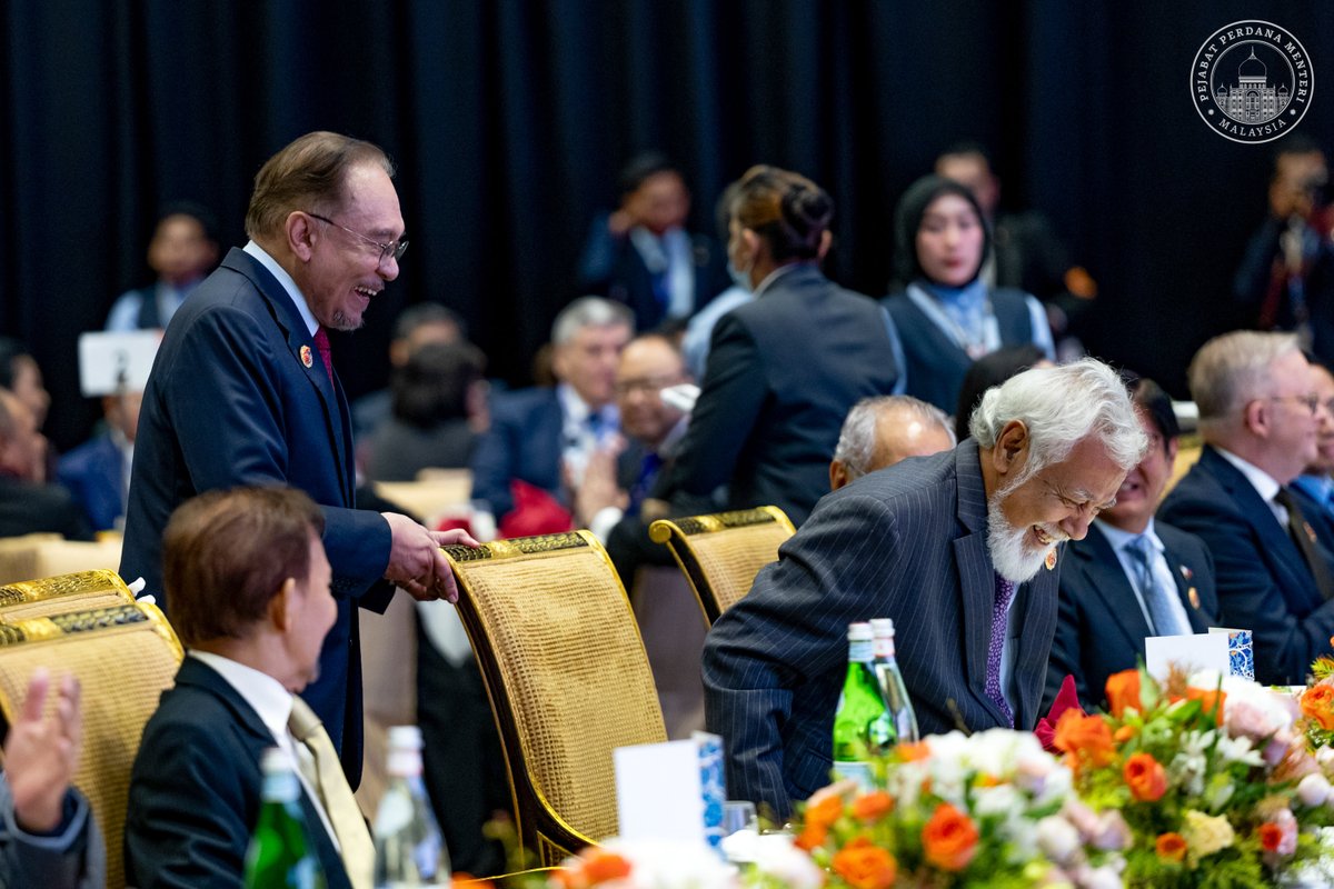 anwaribrahim's tweet image. Alhamdulillah, Malaysia ternyata gembira dan berbangga tatkala menyumbang kepada kemasukan Timor-Leste sebagai anggota ke-11 ASEAN. 

Malaysia memahami serta menggarap sejarah panjang serta deritanya di masa lalu, lantas kita memanfaatkan peranan ‘Chair of ASEAN 2025’ dengan…
