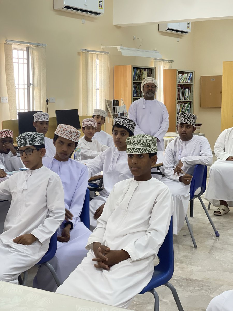 #انشطة_المركز
نفذ الزائر / عبدالله سالم العريمي امام مسجد محاضرة بعنوان ؛ طلب العلم ، لطلاب الصف التاسع بالتعاون مع الاستاذ / جمعه المسكري والاخصائي النفسي / سعيد السنيدي تناول فيها اهمية طلب العلم والحث عليه ولما له من ثأثير ايجابي في حياة  الانسان تجاه ربه ونفسه ومجتمعه ووطنه.