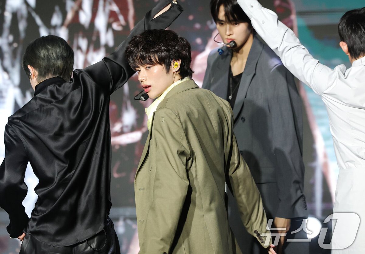 sportalkorea's tweet photo. ⭐251027 템페스트 한빈
📸 Photographed by 뉴스1
#한빈 #HANBIN 
#TEMPEST #템페스트 #テンペスト
#As_I_am #In_The_Dark
#미니앨범 #7thMiniAlbum https://t.co/uawkQ5PBGK