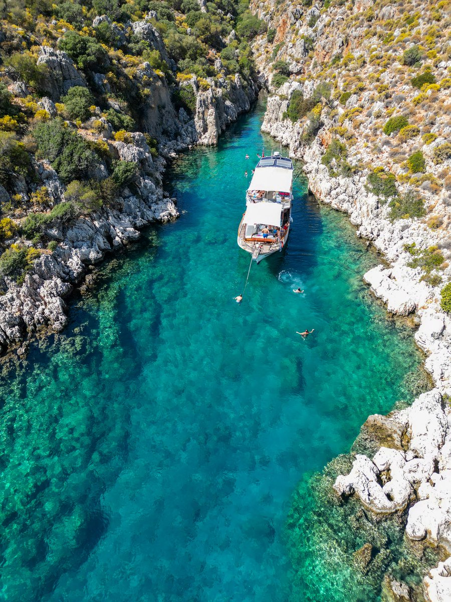 GoTurkiye's tweet photo. Kaş in Antalya is one of the best summer destinations on the Mediterranean—stunning shades of blue, dramatic cliffs, and pure coastal beauty. A perfect spot for swimming and soaking up the sun. #Antalya https://t.co/60ZZdpm5Jc