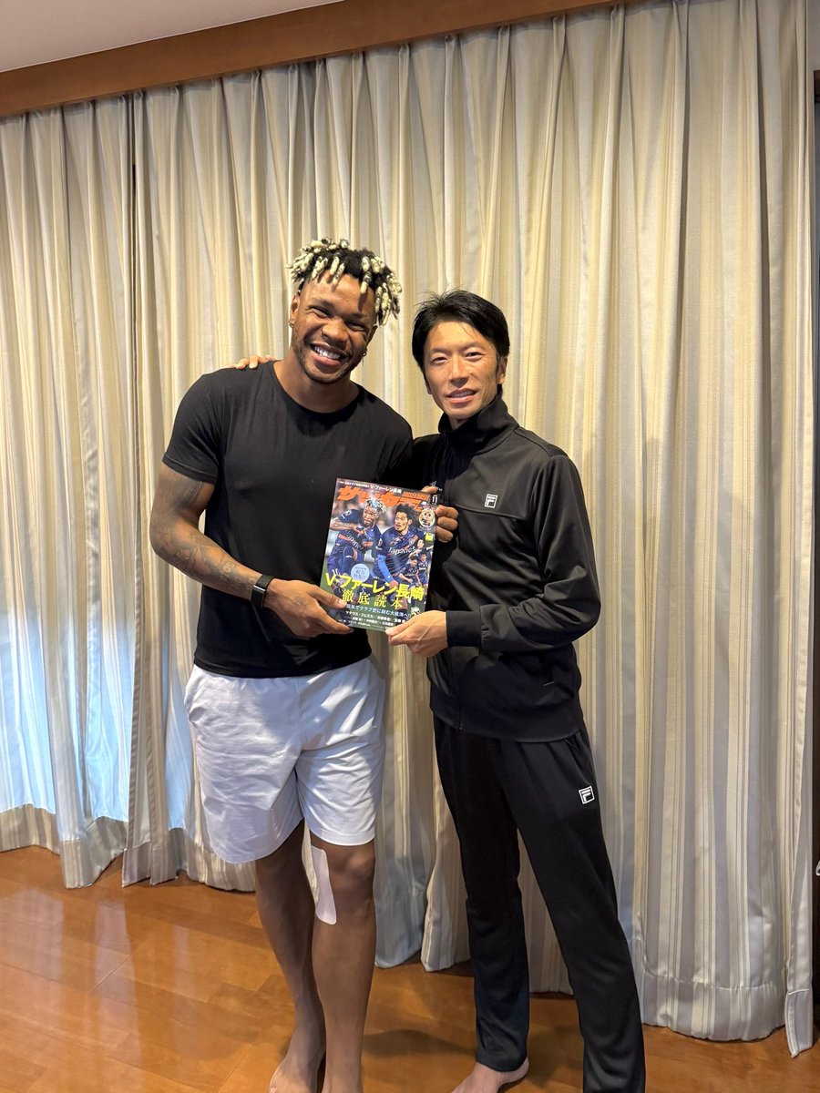 matsunaga_masa's tweet image. @MatheusJesus 
 
スーパースター、いつも誘ってくれてありがとう！
 
Superestrela, valeu por sempre me chamar！

#vファーレン長崎 
#マテウスジェズス 
#vvaren 
#matheusjesus 
#長崎
 
#プロテニスコーチ
#松永雅俊
#長崎テニス 
#長崎ソフトテニス
#テニス