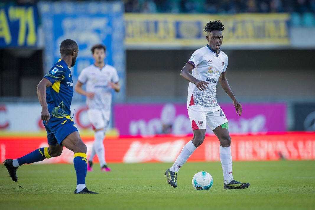 CalvinChikenge's tweet photo. Joseph Liteta, 19, has become the youngest Zambian to play in the Italian Serie A. 

The former Atletico Lusaka player started for Cagliari in their 2-2 draw with Verona yesterday. 👏🏽 https://t.co/EdNJz03KOI