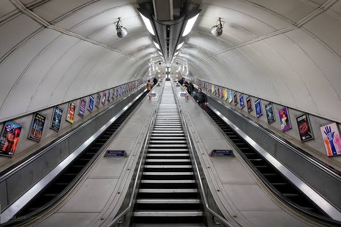 In WWII, a concept was proposed for a super bunker under Hyde Park complete with its own railway as well as a suggestion to link to many London mainline stations.

Jago Hazzard explains more about where it came from 👇 

m.youtube.com/watch?v=j7y-j7…

#HydePark #WWII