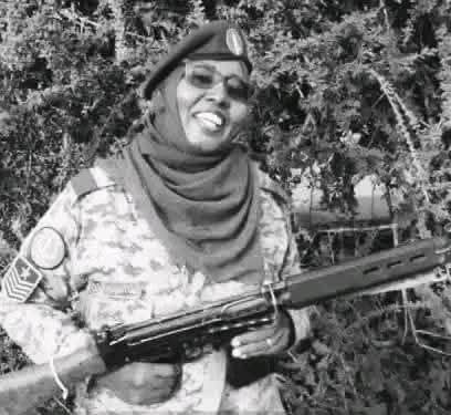 استُشهاد مُراسل حربي آسيا خليفة، مراسلة الفرقة السادسة مشاة، إلى جانب مجموعة من الجنود داخل مبنى مفوضية العون الإنساني بالفاشر.
رحمها الله رحمةً واسعة، كانت شجاعةً صريحةً قويةً، أنثى بألف قائد، أدّت واجبها بثباتٍ وإيمانٍ حتى اللحظة الأخيرة.
نسأل الله أن يتقبّلها في عليين مع