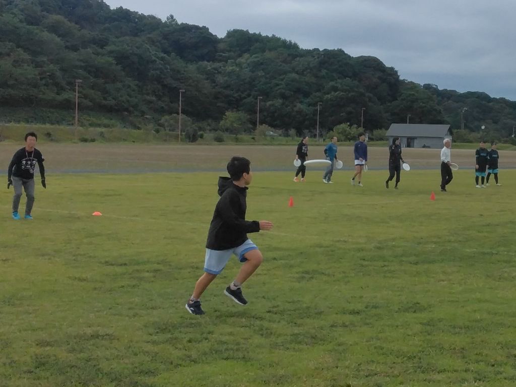 shizuokasports's tweet image. 10/25(土)にアザレア・スポーツクラブ主催でアルティメット体験会を開催しました！🥏

ルールや投げ方を学びながらミニゲームまで大盛り上がり🙌
みんな笑顔でアルティメットを楽しんでくれました！

次回は11/3開催予定！
参加申込み受付中です🏃‍♂️💨
▶️forms.gle/Emn5MZMdAcqWnf…