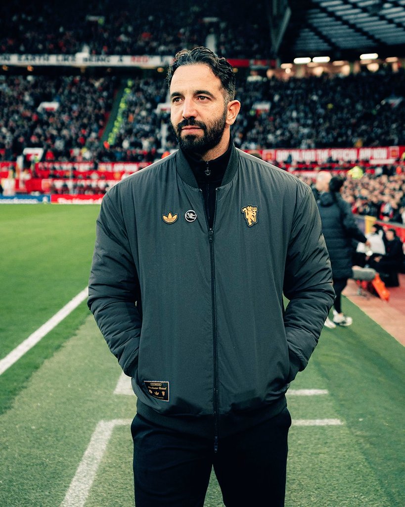 footybuzzHQ's tweet image. What a turnaround. 👏

Just five games ago, Manchester United were sitting 14th with only one win…

Now they’re only TWO points off 2nd place after four wins in their last five! 🔥

#PL #MUFC