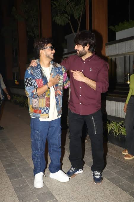 GlamWorldTalks's tweet image. In #BiggBoss17, #MunawarFaruqui and in #BiggBoss18 #VivianDsena fans used to run trends whenever they wanted.
Even their unplanned trends used to cross 1 Million tweets within 2-3hrs and they used to cross 2 Million, 3 Million Trends.

In #BiggBoss19, all fandoms are struggling