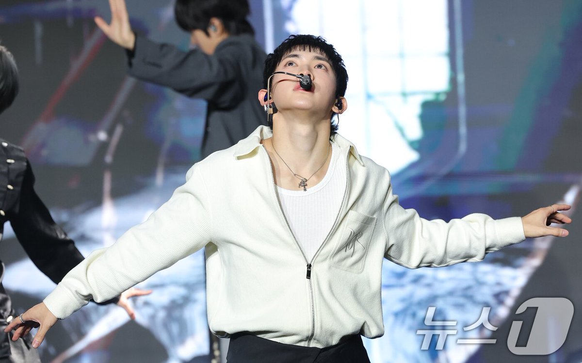 ⭐251027 템페스트 루
📸 Photographed by 뉴스1
#루 #LEW 
#TEMPEST #템페스트 #テンペスト
#As_I_am #In_The_Dark
#미니앨범 #7thMiniAlbum