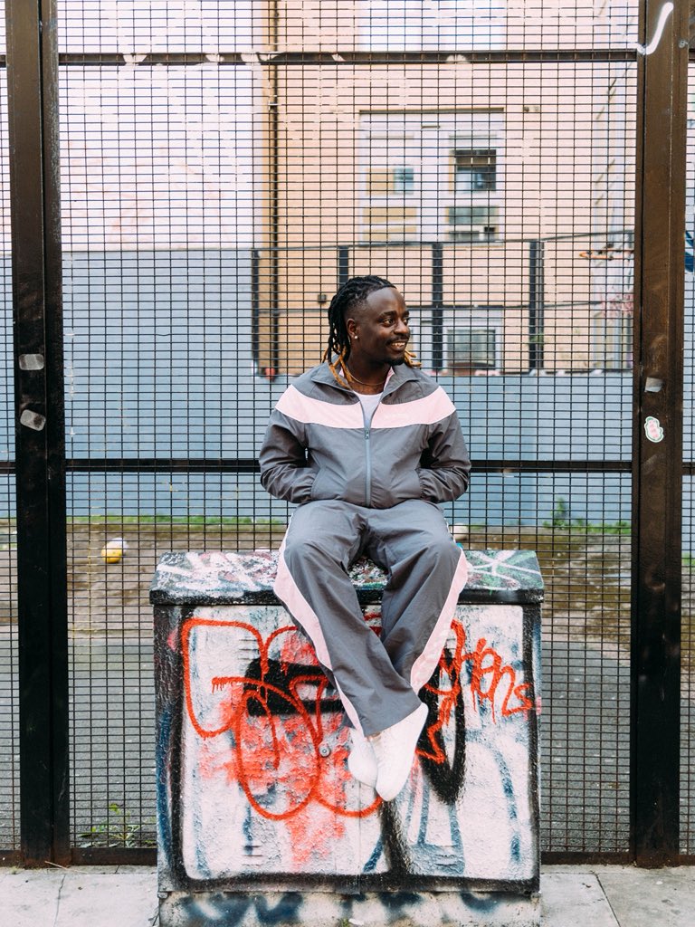 I focus more on money than people  because l never met a dollar l didnt like ❤️