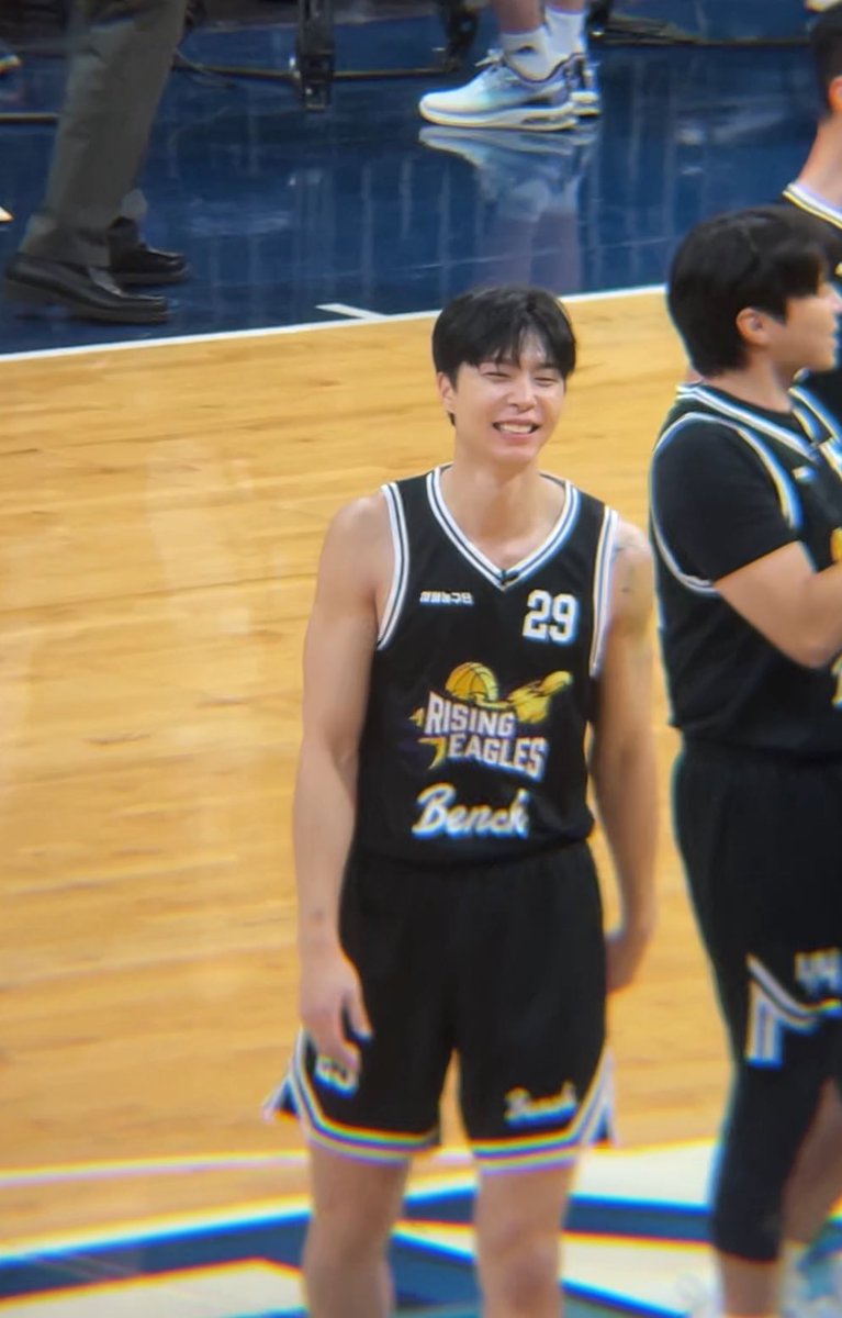 baetyfulstar's tweet image. johnny’s so cute, i want to keep him in my pocket 

#Johnny #DunkItJohnnySuh #BenchShootofAsia