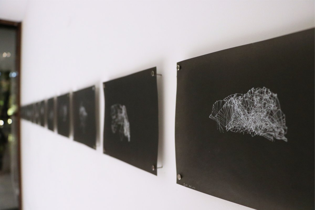 institut_tokyo's tweet photo. Le 24/10, a eu lieu le vernissage des expositions « Poetics of Line » de Nina Fradet et « Urushi-branché » de Yu Watanabe à l’IF de Tokyo. Les artistes ont partagé leurs réflexions sur la création de leurs œuvres. 
Expositions visibles jusqu’au 14/12, venez les découvrir ! https://t.co/dHuMTmX2Ci