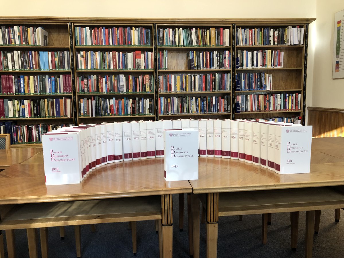 "Coprawda dyktator – jak każdy inny – skończyć się kiedyś będzie musiał, bo coraz bardziej staje się egocentryczny, coraz czulszy na pochlebstwa i coraz więcej on i kilku jego zaufanych chcą zarabiać"

Polecamy #PDD1943 - najnowszy tomu serii <a href="/PDD_PISM/">Polskie Dokumenty Dyplomatyczne</a> - pism.pl/publikacje/pol…