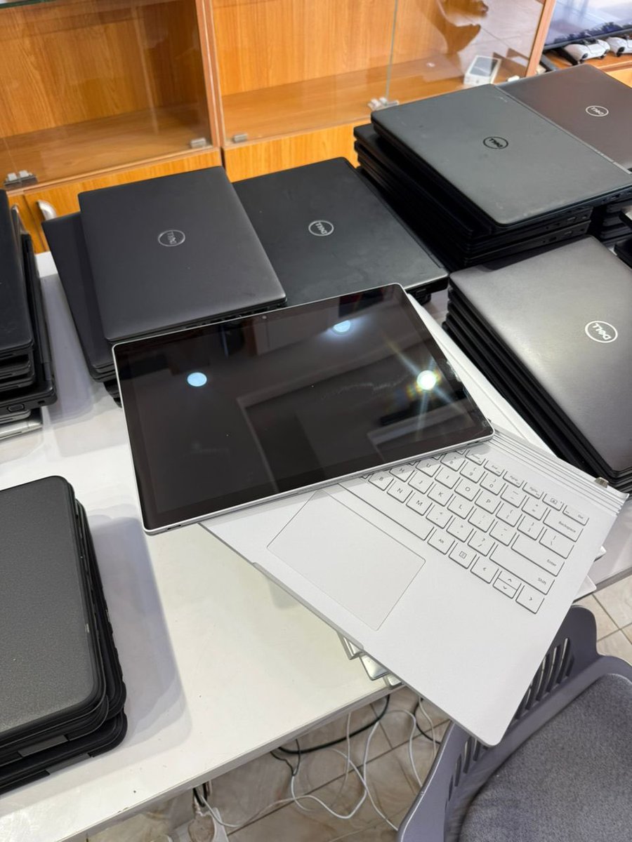 Ghana_Ronaldo's tweet image. *MICROSOFT SURFACE BOOK 2*
Intel®️ Core™️ i7, 8th Gen @1.90 GHz - @4.20 GHz
•13.5 inch
•16GB Ram
•512GB SSD
GRAPHICS: NVIDIA®️ GeForce®️ GTX 1050 (2 GB GDDR5 Dedicated) + Intel®️ UHD Graphics 620
Keyboard💡
Detachable
dual camera
Face ID
Touch
Charger 🔌 
Ghc: 6k
☎️0241636577
