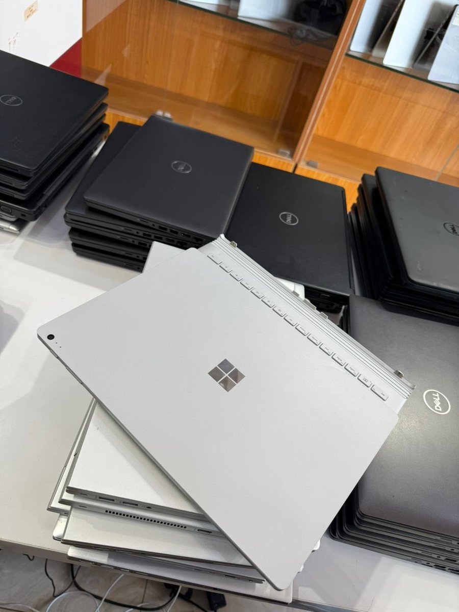 Ghana_Ronaldo's tweet image. *MICROSOFT SURFACE BOOK 2*
Intel®️ Core™️ i7, 8th Gen @1.90 GHz - @4.20 GHz
•13.5 inch
•16GB Ram
•512GB SSD
GRAPHICS: NVIDIA®️ GeForce®️ GTX 1050 (2 GB GDDR5 Dedicated) + Intel®️ UHD Graphics 620
Keyboard💡
Detachable
dual camera
Face ID
Touch
Charger 🔌 
Ghc: 6k
☎️0241636577