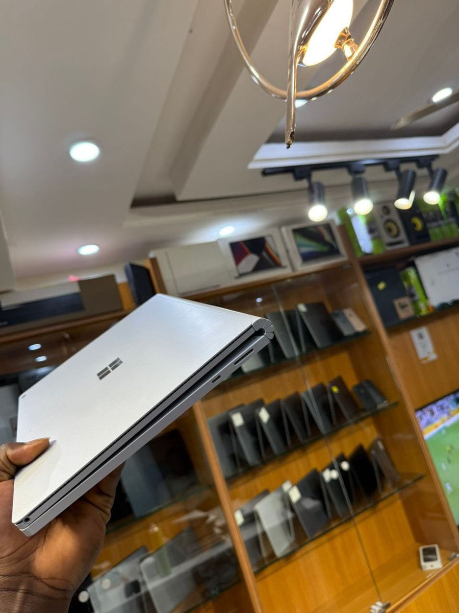 Ghana_Ronaldo's tweet image. *MICROSOFT SURFACE BOOK 2*
Intel®️ Core™️ i7, 8th Gen @1.90 GHz - @4.20 GHz
•13.5 inch
•16GB Ram
•512GB SSD
GRAPHICS: NVIDIA®️ GeForce®️ GTX 1050 (2 GB GDDR5 Dedicated) + Intel®️ UHD Graphics 620
Keyboard💡
Detachable
dual camera
Face ID
Touch
Charger 🔌 
Ghc: 6k
☎️0241636577