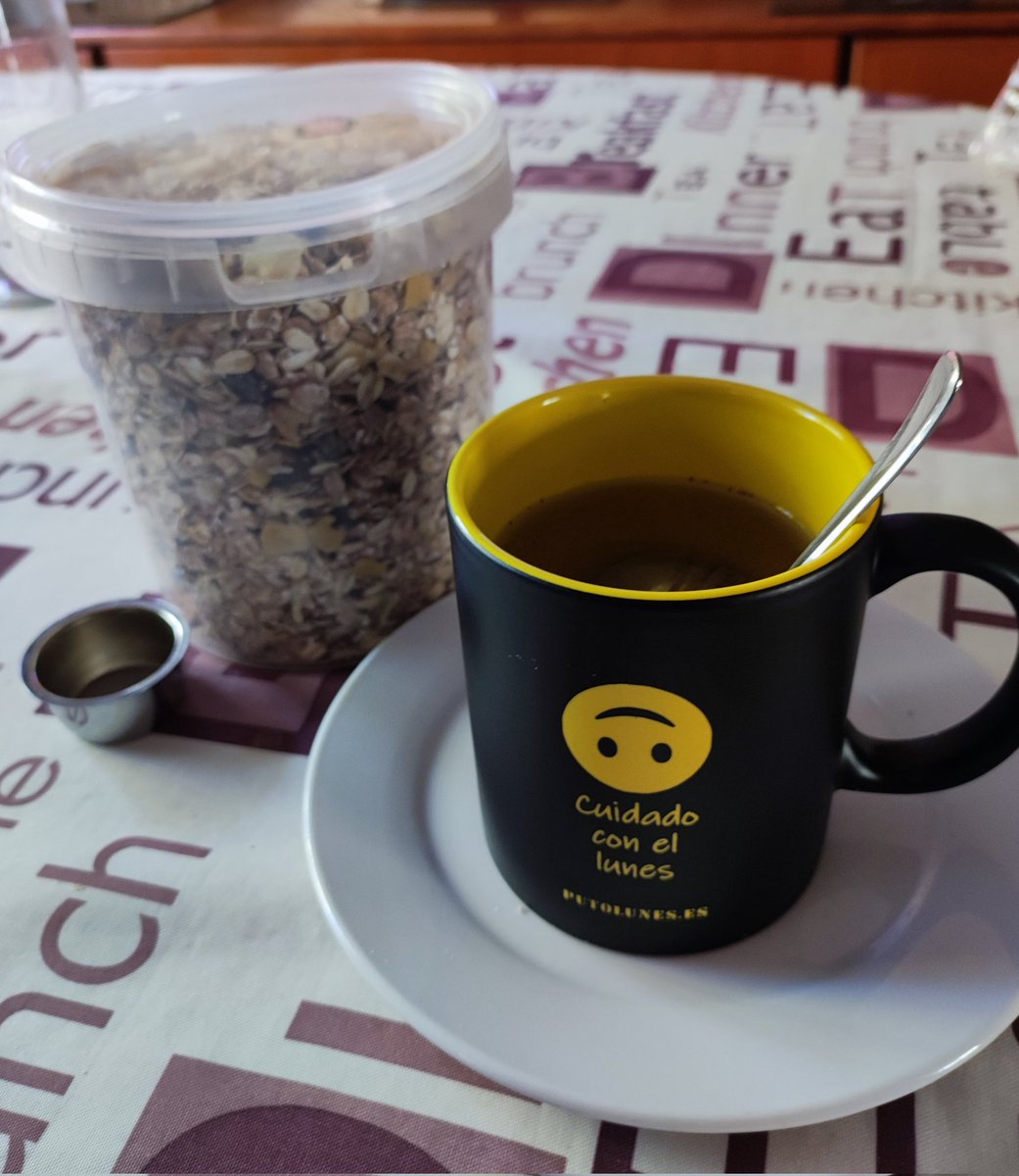 Bon dia! Buen diya! Egun on!
Bonos días! Bo día! Buenos días!
🤗
Desayuno ligero después de 🚶‍♀️
<a href="/putolunes_es/">PUTOLUNES</a>  dónde estáis?