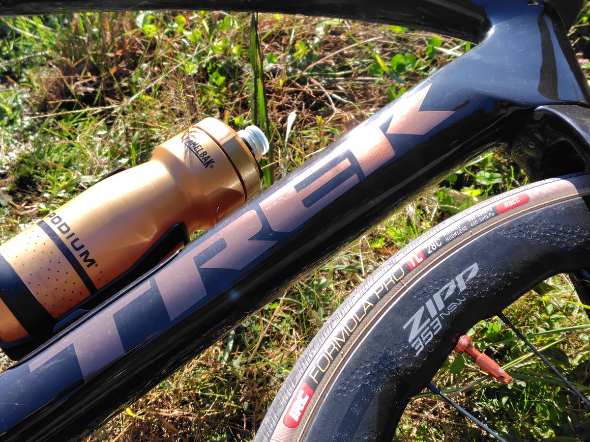 とをる tweet media