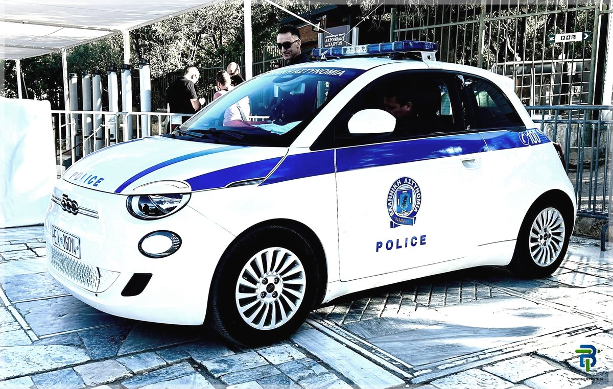 BlueTruthNL's tweet image. Politiewagens zien er veelal stoer en robuust uit. Deze Griekse politieauto is compact en heeft niet bepaald een macho uitstraling. Neemt niet weg dat het vooral aan de dienders ligt in hoeverre zij gezag uitstralen, al speelt de wagen daarin wel een rol.

bluetruth.nl/actueel/grieks…