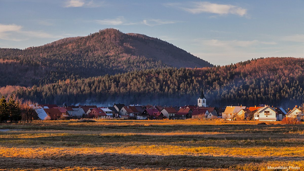 StjepanStimac's tweet photo. Donji dio Delnica preko polja
#delnice #kasnajesen #zima #gorskikotar #photography https://t.co/oPxqIW8EyP