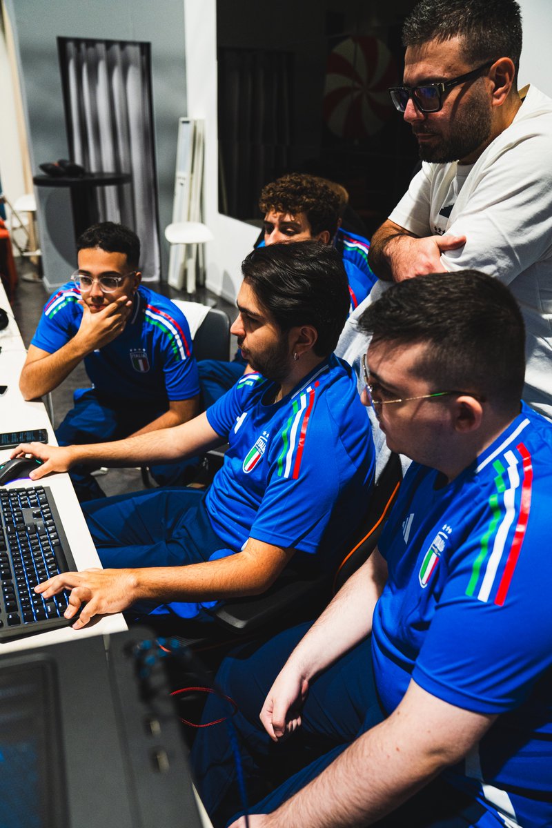 IRC_Laru's tweet image. Orgoglioso dei miei ragazzi @arjurl @DavoofRL @Hyderrrrrrr  , non avevo dubbi che ce l'avreste fatta! Ora dovete solo alzare la testa e credere di più nelle vostre qualità!

Grazie anche a chi non ha giocato ma è stato altrettanto importante @SoriusRL @dead_monster_ @Tms_RL .