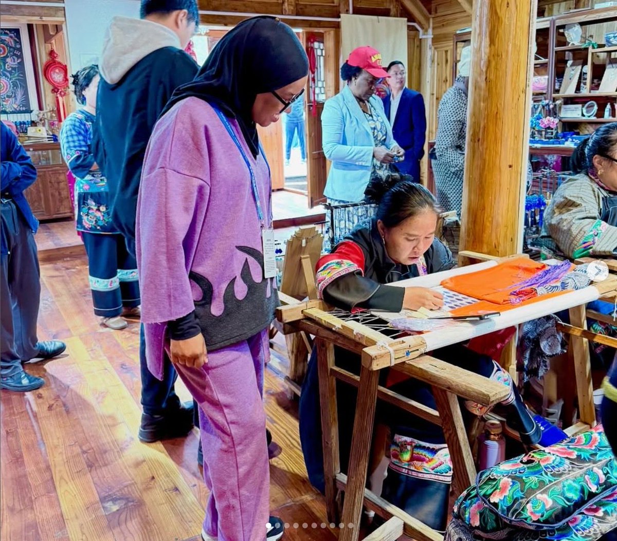 REPOST ❤️

Shibadong, China kijiji maskini kilichogeuza umasikini kuwa fursa kupitia uongozi unaolenga mtu mmoja mmoja, si takwimu za jumla. Maneno ya Rais Xi Jinping ‘To fight poverty, we must target precisely.’ yakawa dira ya mabadiliko, yakigusa familia moja baada ya nyingine.