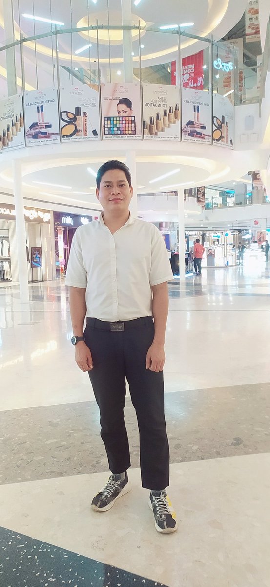 dharmajeetchak's tweet image. “Life is a journey with problems to solve and lessons to learn but most of all. Experiences to enjoy”. 🙏😇

👉Kattra guri Photoot Udhi Janonggey Mui 😅😂

📸 At Mantri Square Mall, Sampige Road, near Central Bus stop, Malleshwaram, Bengaluru, in Karnataka State, India.