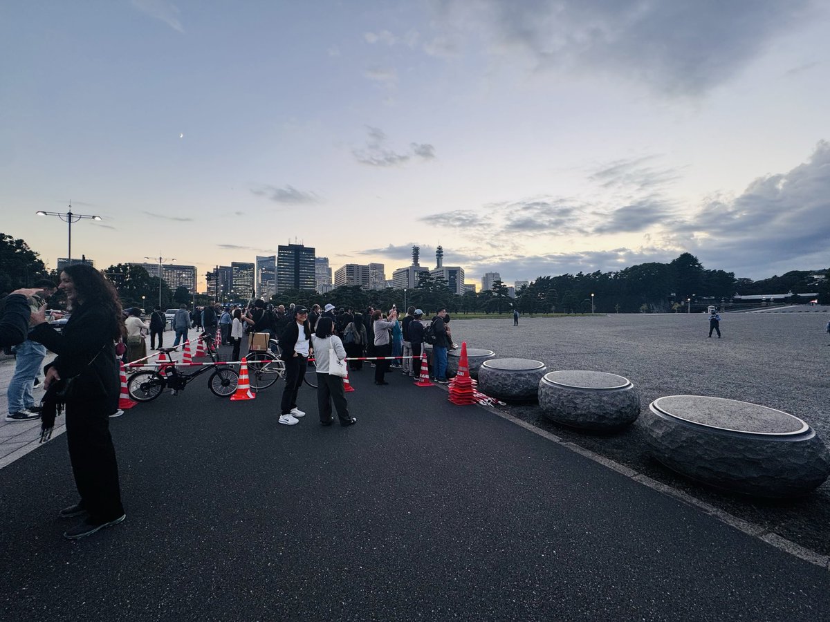 皇居連来たらすごいことになってる
トランプか