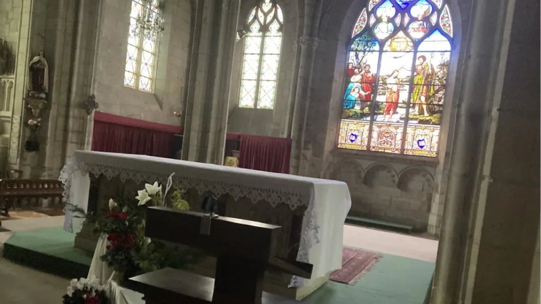Actes anti-chrétiens à #Châtellerault (86) : des églises visées depuis plusieurs mois par des dégradations, intrusions, vols, petits incendies et dépôts d’excréments… #Christianophobie 😡 
fdesouche.com/2025/10/26/act…
