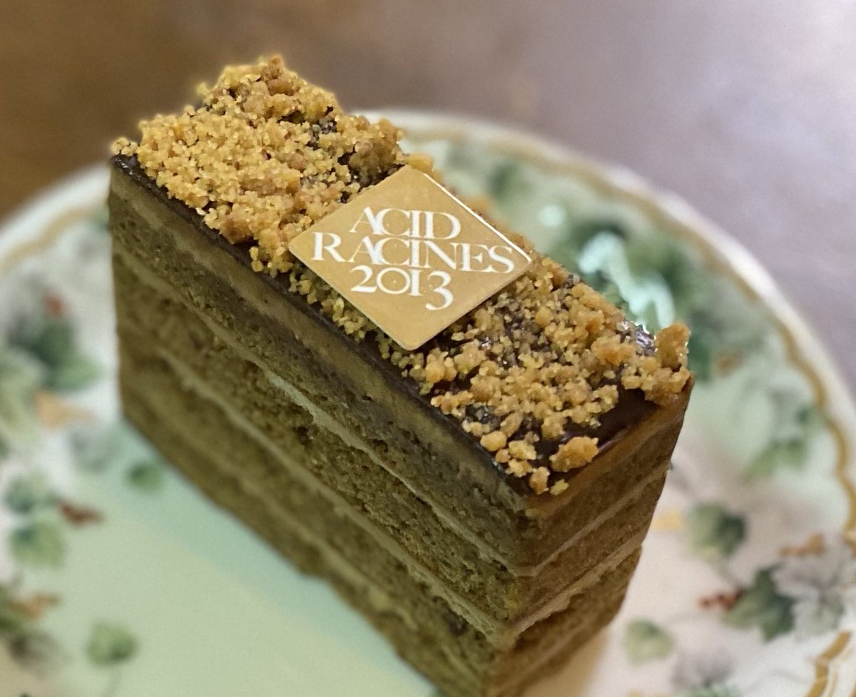 nanaban98319402's tweet photo. 昨日夫が大阪で美味しいケーキ屋さんランキングに入ってるケーキを買って来たので、有り難く頂いた😋

そして今日は母のお付き合いでお茶タイム🫖
2日続けてケーキ食べてしまった😱

明日からまたセーブしなきゃ😵

#ACIDRACINES https://t.co/IEo3cy2CNX