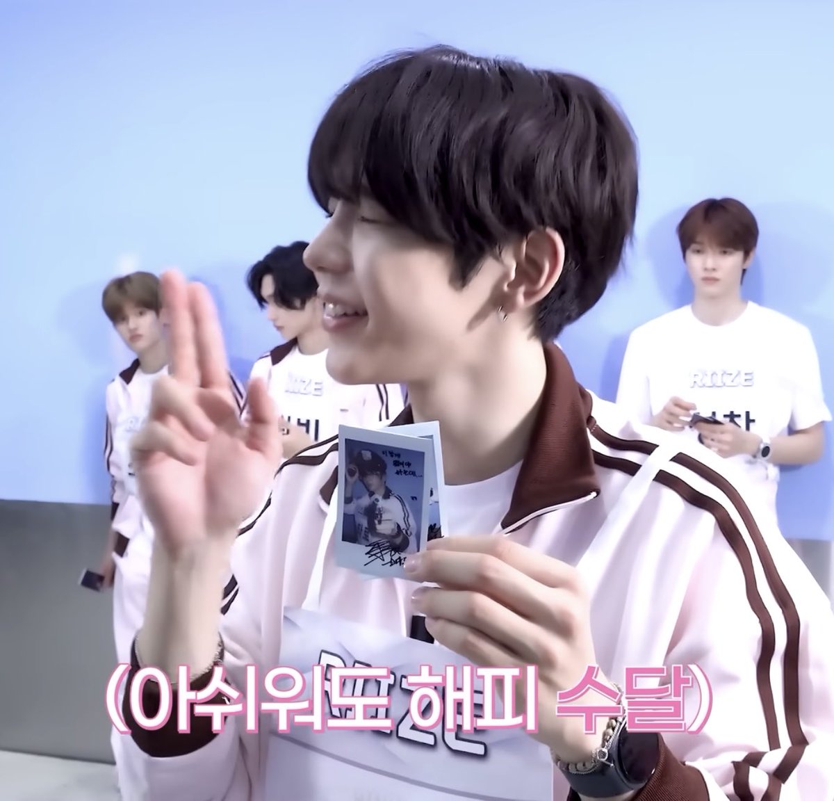 총구가 너무 나를 향하고 있긴한데 Σ( ˙꒳​˙  )!?
존잘떽띠캅 쇼타로 때문에 이미 나는 듀금 (̂ ˃̥̥̥ ˑ̫ ˂̥̥̥ )̂
아쉬워하는 쇼타로 영원히 귀여움

댜룽합니다 #MBCkpop 우리사이영원히. . .