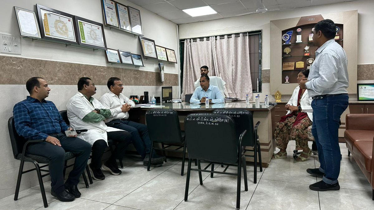 collectorkheda's tweet photo. આજરોજ 'આરોગ્ય સ્વાગત કાર્યક્રમ' અંતર્ગત રાષ્ટ્રીય બાળ સ્વાસ્થ્ય કાર્યક્રમ(RBSK)ની સઘન સમીક્ષા કરવામાં આવી.જિલ્લાના ૦-૧૮ વર્ષના બાળકોના સ્વાસ્થ્ય અને મફત સારવાર સંબંધિત આ કાર્યક્રમની પ્રગતિની વિગતવાર ચર્ચા કરી.બાળકોને ઉત્તમ સ્વાસ્થ્ય સેવાઓ મળી રહે તે માટે જરૂરી સૂચનો આપવામાં આવ્યા https://t.co/vZsKZ8yjs9