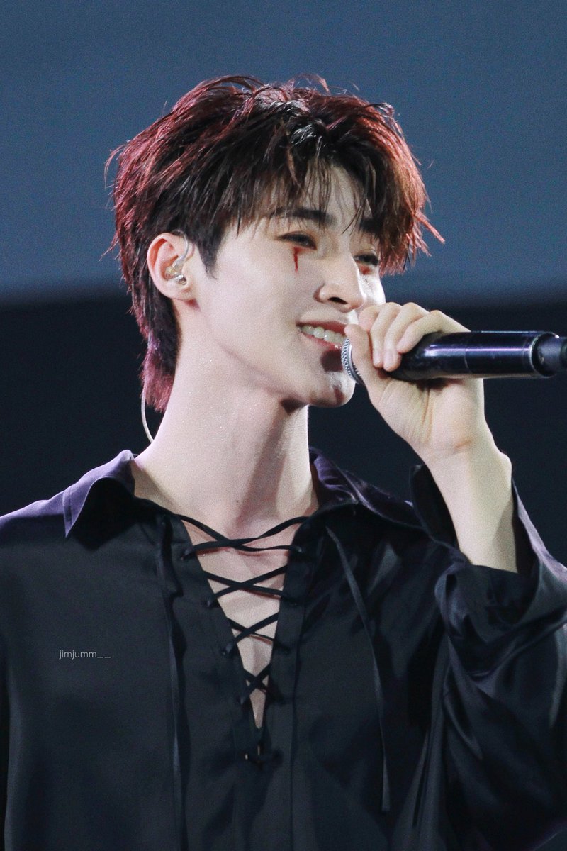 (251025) แวมไพร์ร้องเพลงเพราะมาก 🧛🏻🕯️

<a href="/bluepongtiwat_/">Bluepongtiwat</a> 
#Bluepongtiwat #SiamHalloween2025