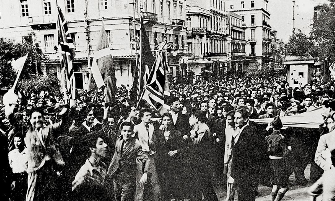 BigotesBrulotes's tweet photo. 28 de octubre de 1940. 
Grecia dice NO a las exigencias de la Italia fascista y comienza la guerra greco-italiana (1940-1941) dentro del contexto de la II GM.  
Hoy es festivo nacional.

📸 - Manifestación en el centro de la capital pocas horas después de la declaración de guerra https://t.co/C7I7r67qCI