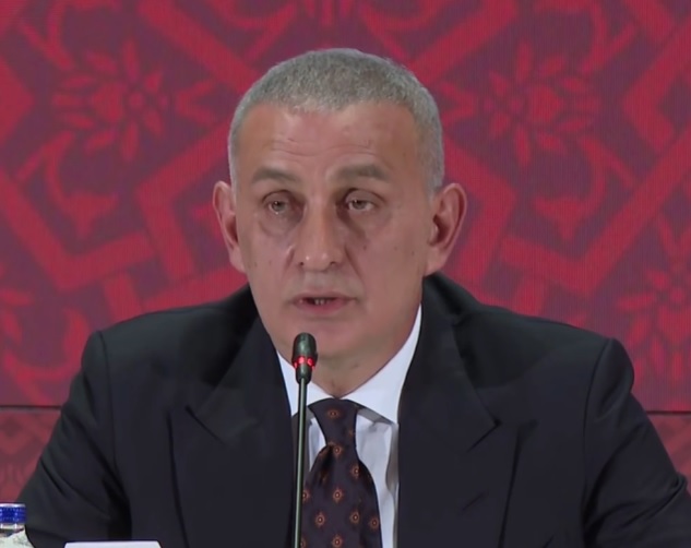 İbrahim Hacıosmanoğlu: "Bahis oynadığını tespit ettiğimiz hakemler:"

▪ Üst klasman: 7 hakem
▪ Üst klasman: 15 yardımcı hakem
▪ Klasman: 36 hakem
▪ Klasman yardımcı hakem: 94
▪ 10 hakem 10.000 üzerinde bahis oynadı. 
▪ 1 hakem tek başına 18.227 kez bahis oynadı. 
▪ 42