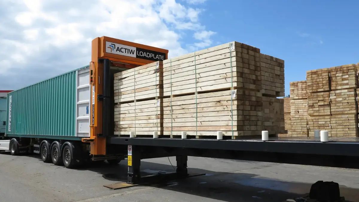 rsa_trucker's tweet image. Loading a trailer in minutes, not hours. The LoadPlate demo shows how automation can transform SA logistics — faster, safer, smarter. Time for our industry to catch up. satrucker.co.za/meet-the-loadp… 

#LogisticsInnovation #AutomatedLoading #TruckingSA #WarehouseAutomation #LoadPlate