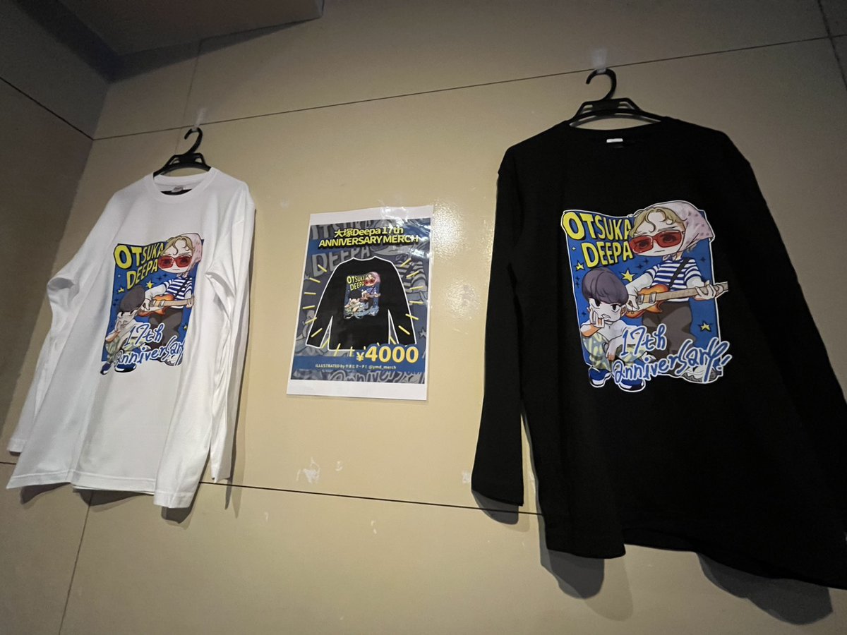 OTSUKADEEPA's tweet photo. [周年Tシャツ販売開始!!]
11月から始まります17周年に関して、
本日から周年Tシャツ販売開始しました！
SIZE:XL only
COLOR:WHITE,BLACK
PLICE:¥4,000-
大塚Deepaでの直接販売のみとなります！みんなで着て周年を盛り上げよう！
最高なデザインは去年に引き続き
やまだマーチ(@ymd_merch ) https://t.co/7voQNl6nVh