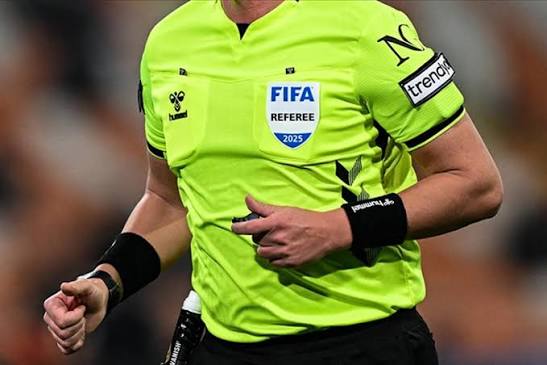 HAKEMLER BAHİS OYNUYOR İTİRAFI
Türkiye Futbol Federasyonu Başkanı İbrahim Hacıosmanoğlu dikkat çekici bir açıklama yaparak şunları söyledi: 
📌"Profesyonel liglerde 571 aktif hakemin 371'inin bahis hesabı var.
📌152'si aktif olarak bahis oynuyor."