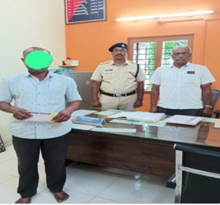 rpfswrsbc's tweet photo. #Upalabdh #RPFYelahanka apprehended a tout person, seized 02 no’s of PRS Tickets V/Rs. 635/- at PRS counter of Doddaballapura Railway station. A case has been registered in YNK- RPF Out post under Railway Act, 1989. 
@RPF_INDIA
@SWRRLY 
@rpfswr 
@drmsbc https://t.co/6qyFRhNy9z
