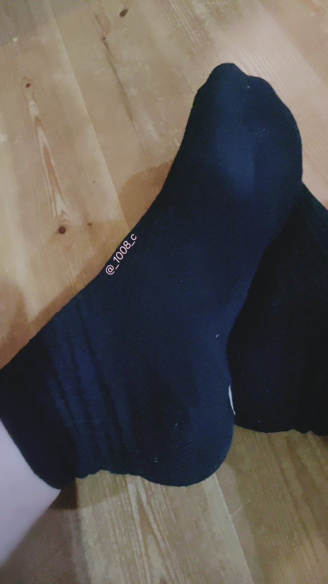 _1008_c's tweet photo. バイトで履いてた紺ソです！
丸一日履いてたから臭い🤧

購入希望の方はDMにお願いします！

#下着売ります #靴下売ります 
#下着売り子 #靴下売り子 
#売り子 https://t.co/nM0M0Zu8U6